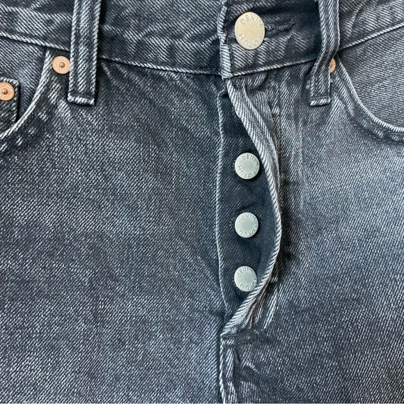 Aritzia Denim Forum
The Yoko Hi-Rise Jean Short black size 27 - Picture 9 of 11